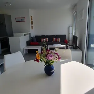 Appartement Devant La Avec Piscine